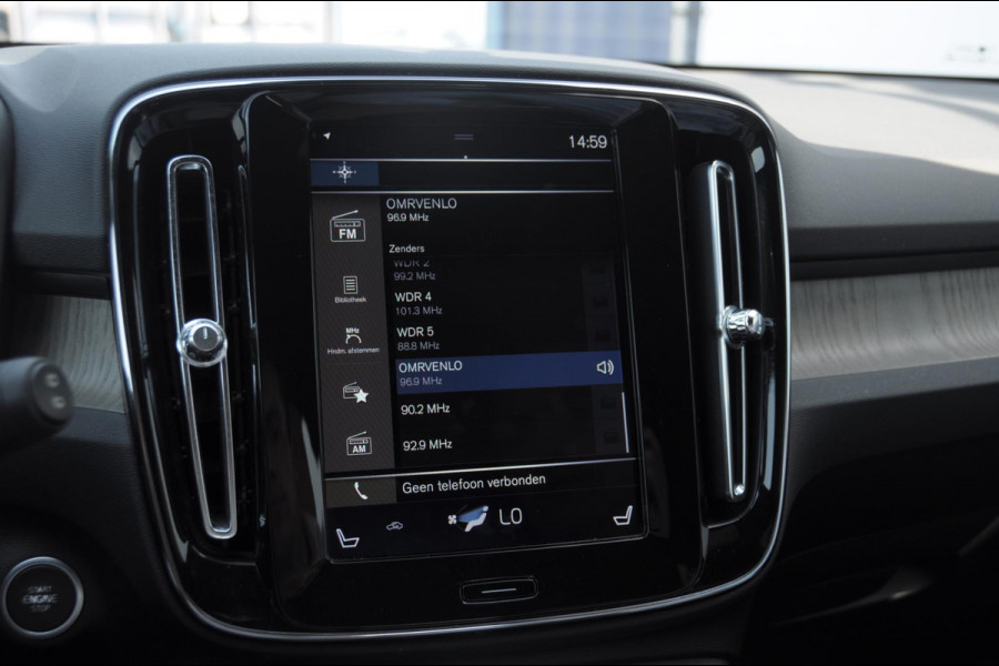 Volvo XC40 T4 190PK Automaat Inscription / Trekhaak / Adaptieve cruise control / BLIS / Stoel - Stuurwielverwarming / On Call / Parkeersensoren met 360 camera