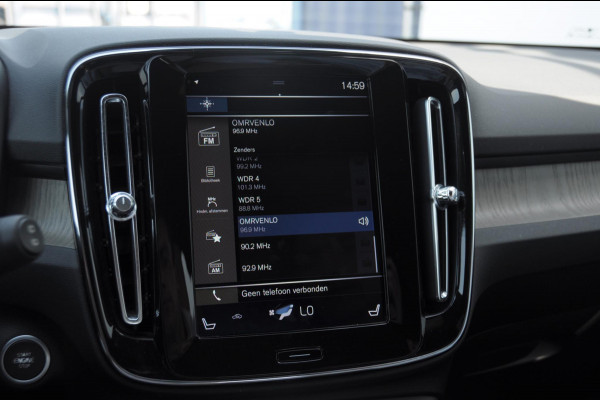 Volvo XC40 T4 190PK Automaat Inscription / Trekhaak / Adaptieve cruise control / BLIS / Stoel - Stuurwielverwarming / On Call / Parkeersensoren met 360 camera