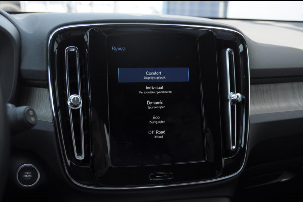 Volvo XC40 T4 190PK Automaat Inscription / Trekhaak / Adaptieve cruise control / BLIS / Stoel - Stuurwielverwarming / On Call / Parkeersensoren met 360 camera
