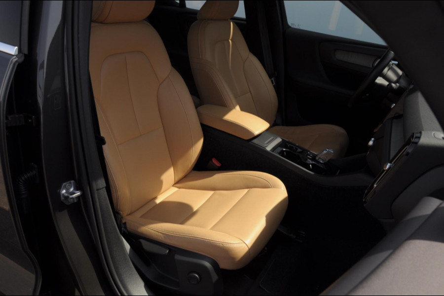 Volvo XC40 T4 190PK Automaat Inscription / Trekhaak / Adaptieve cruise control / BLIS / Stoel - Stuurwielverwarming / On Call / Parkeersensoren met 360 camera
