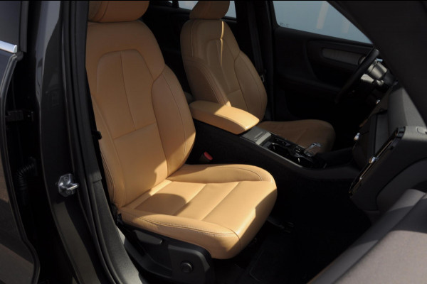 Volvo XC40 T4 190PK Automaat Inscription / Trekhaak / Adaptieve cruise control / BLIS / Stoel - Stuurwielverwarming / On Call / Parkeersensoren met 360 camera