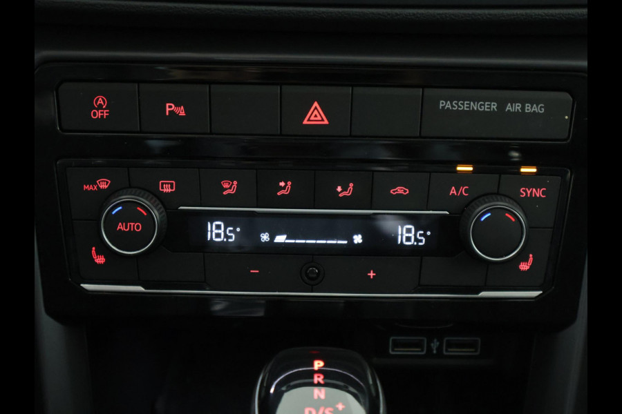 Volkswagen T-Cross 1.0 TSI Style Two-Tone Automaat | 1e eigenaar | Navigatie | Stoelverwarming | Camera |
