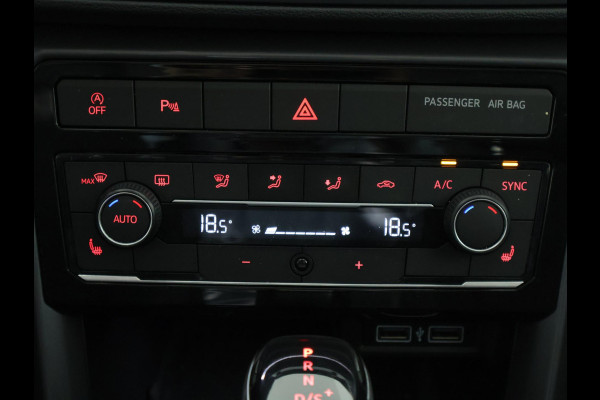 Volkswagen T-Cross 1.0 TSI Style Two-Tone Automaat | 1e eigenaar | Navigatie | Stoelverwarming | Camera |