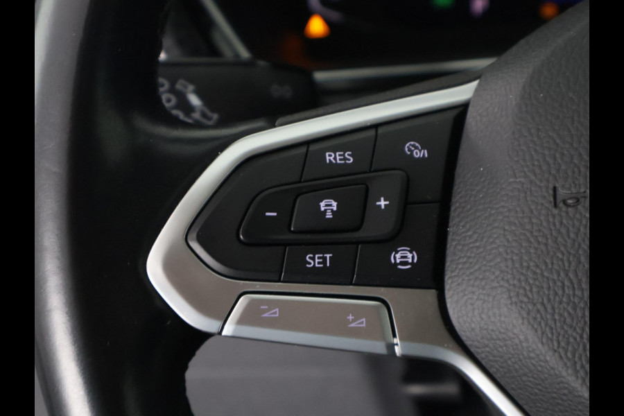Volkswagen T-Cross 1.0 TSI Style Two-Tone Automaat | 1e eigenaar | Navigatie | Stoelverwarming | Camera |