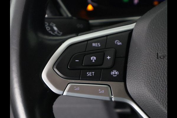 Volkswagen T-Cross 1.0 TSI Style Two-Tone Automaat | 1e eigenaar | Navigatie | Stoelverwarming | Camera |