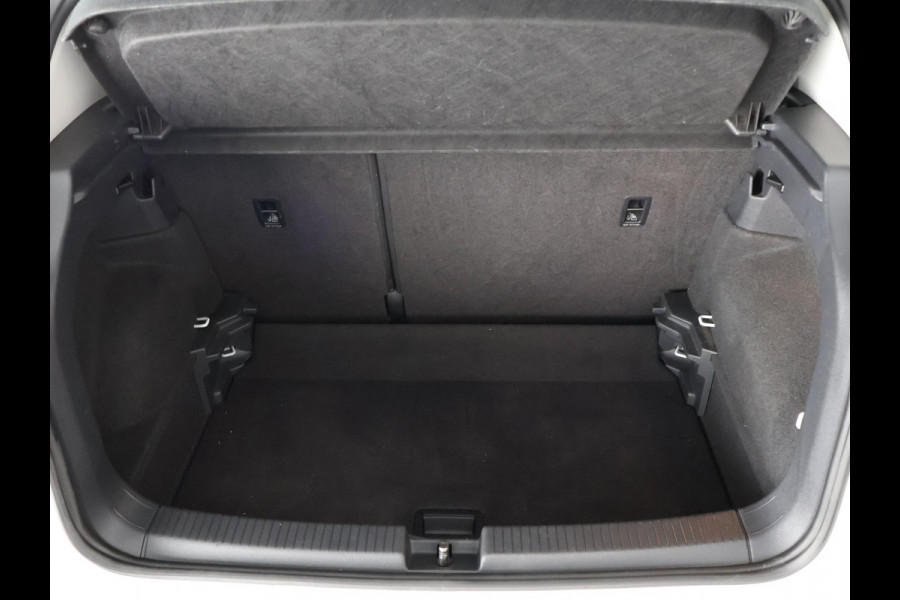 Volkswagen T-Cross 1.0 TSI Style Two-Tone Automaat | 1e eigenaar | Navigatie | Stoelverwarming | Camera |
