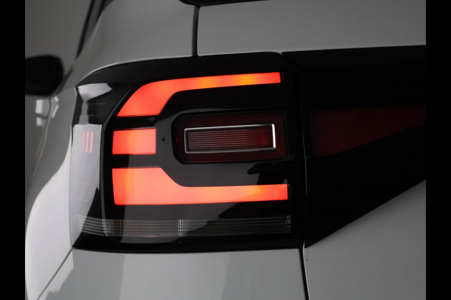 Volkswagen T-Cross 1.0 TSI Style Two-Tone Automaat | 1e eigenaar | Navigatie | Stoelverwarming | Camera |