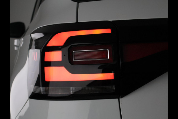 Volkswagen T-Cross 1.0 TSI Style Two-Tone Automaat | 1e eigenaar | Navigatie | Stoelverwarming | Camera |