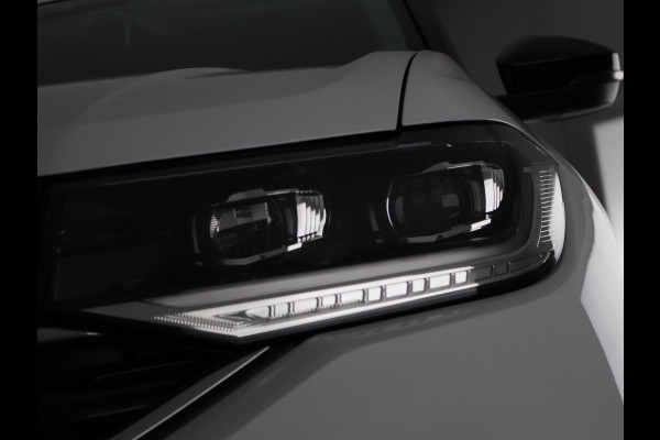 Volkswagen T-Cross 1.0 TSI Style Two-Tone Automaat | 1e eigenaar | Navigatie | Stoelverwarming | Camera |