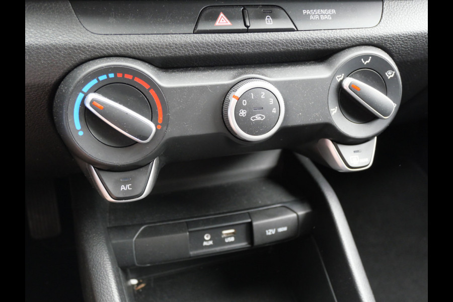 Kia Stonic 1.2 DESIGN EDITION | CRUISE | AIRCO | CARPLAY | 4-CILINDER | STUUR + STOEL VERW!!