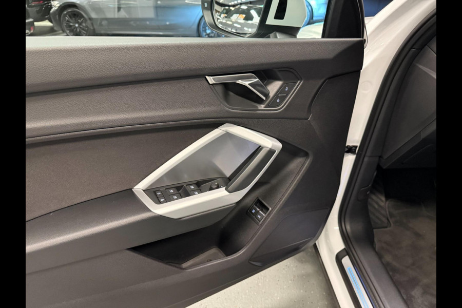Audi Q3 45 TFSI e S edition S-LINE BLACK-LINE 20'' NAVI/V-COCKPIT/DAB/ECC/PDC/CRUISE///