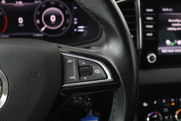 Škoda Karoq 1.0 TSI Clever Edition (DIGITALE COCKPIT, STOELVERWARMING, ACHTERUITRIJCAMERA, AUTOMAAT, CRUISE CONTROL)