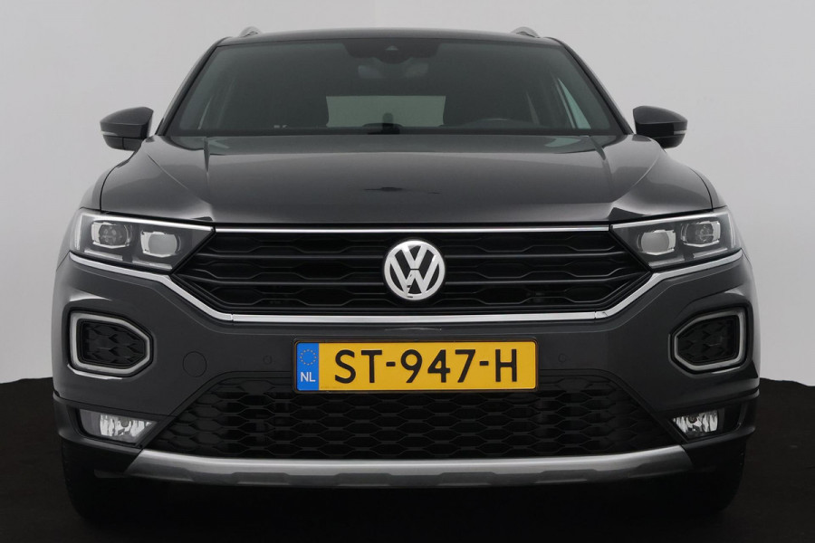 Volkswagen T-Roc 1.5 TSI Sport (TREKHAAK, DIGITALE COCKPIT, STOELVERWARMING, AUTOMAAT, ACHTERUITRIJCAMERA, SFEERVERLICHTING)