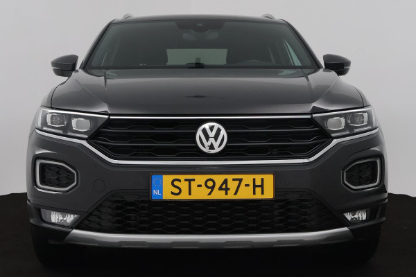 Volkswagen T-Roc 1.5 TSI Sport (TREKHAAK, DIGITALE COCKPIT, STOELVERWARMING, AUTOMAAT, ACHTERUITRIJCAMERA, SFEERVERLICHTING)