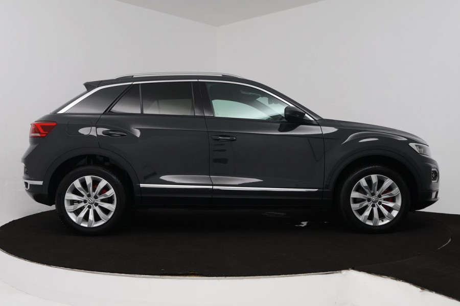 Volkswagen T-Roc 1.5 TSI Sport (TREKHAAK, DIGITALE COCKPIT, STOELVERWARMING, AUTOMAAT, ACHTERUITRIJCAMERA, SFEERVERLICHTING)