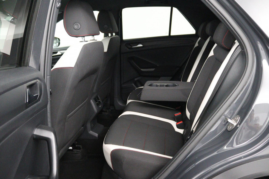 Volkswagen T-Roc 1.5 TSI Sport (TREKHAAK, DIGITALE COCKPIT, STOELVERWARMING, AUTOMAAT, ACHTERUITRIJCAMERA, SFEERVERLICHTING)