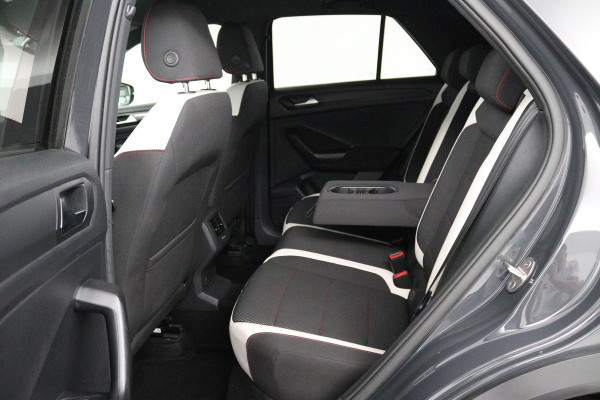 Volkswagen T-Roc 1.5 TSI Sport (TREKHAAK, DIGITALE COCKPIT, STOELVERWARMING, AUTOMAAT, ACHTERUITRIJCAMERA, SFEERVERLICHTING)