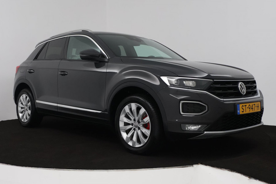 Volkswagen T-Roc 1.5 TSI Sport (TREKHAAK, DIGITALE COCKPIT, STOELVERWARMING, AUTOMAAT, ACHTERUITRIJCAMERA, SFEERVERLICHTING)