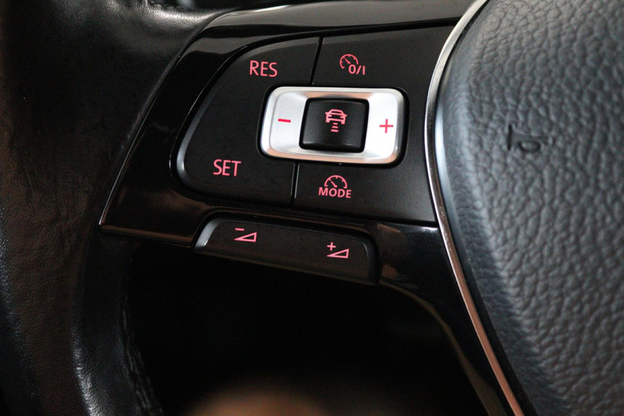 Volkswagen Polo 1.0 TSI Highline (PARKEERSENSOREN, NAVIGATIE, CRUISE ADAPTIEF, CARPLAY, NL-AUTO)