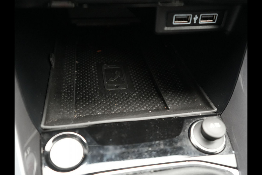 Volkswagen T-Cross 1.0 TSI Style DSG | Trekhaak Afneembaar | Adaptive Cruise | Carplay | Camera | Sfeerverlichting | Parkassist | Dodehoek Detectie | Navi Full Map | DAB |