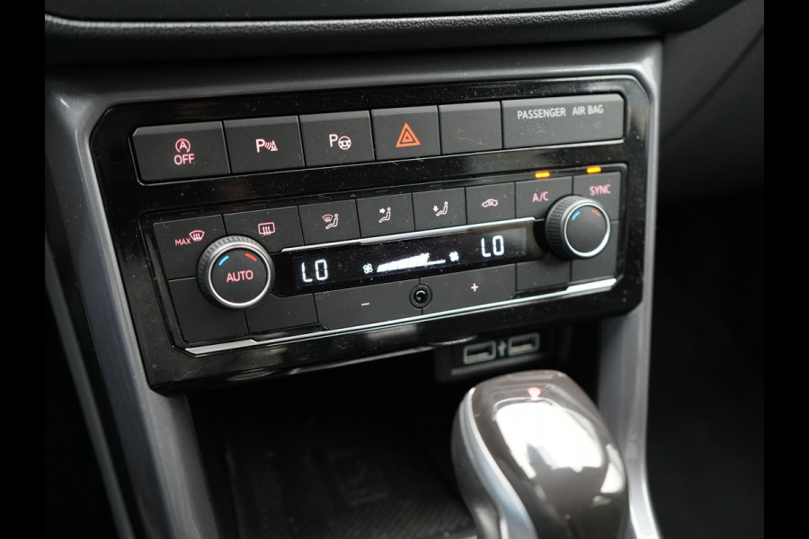 Volkswagen T-Cross 1.0 TSI Style DSG | Trekhaak Afneembaar | Adaptive Cruise | Carplay | Camera | Sfeerverlichting | Parkassist | Dodehoek Detectie | Navi Full Map | DAB |
