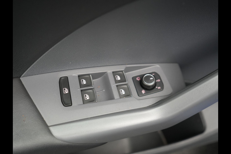 Volkswagen T-Cross 1.0 TSI Style DSG | Trekhaak Afneembaar | Adaptive Cruise | Carplay | Camera | Sfeerverlichting | Parkassist | Dodehoek Detectie | Navi Full Map | DAB |
