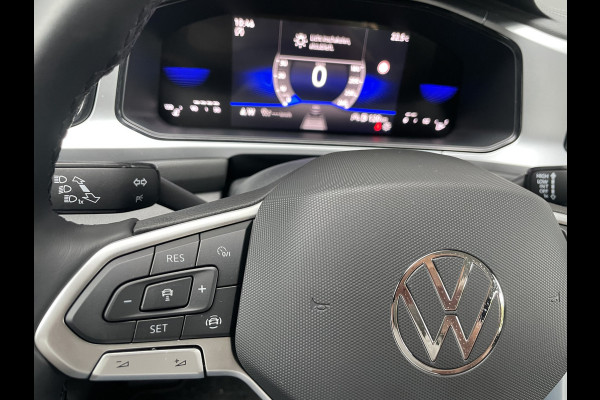 Volkswagen T-Roc 1.0 TSI Life Business Airco - cruise control -  parkeersensoren voor en achter - Navigatie -  Dakrails - Lederen stuurwiel