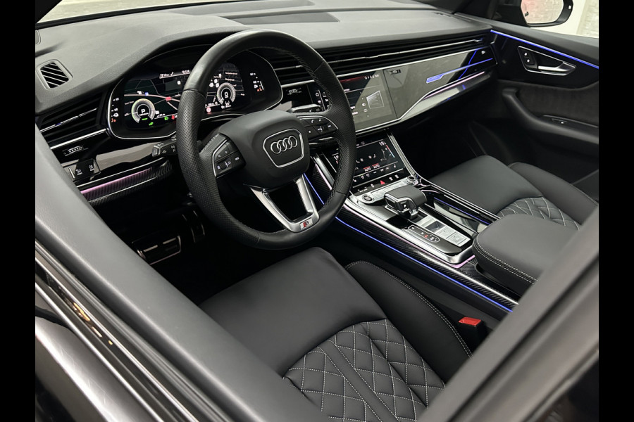 Audi Q8 55 TFSI e Competition S-Line | RS Leder | 360 Camera | ACC | Panorama | Luchtvering | Softclose | LED-Matrix | Trekhaak | Lane & Side Assist | Led Sfeerverlichting | Keyless-Entry | Black-Optic | Rijklaar incl. Bovag Garantie.