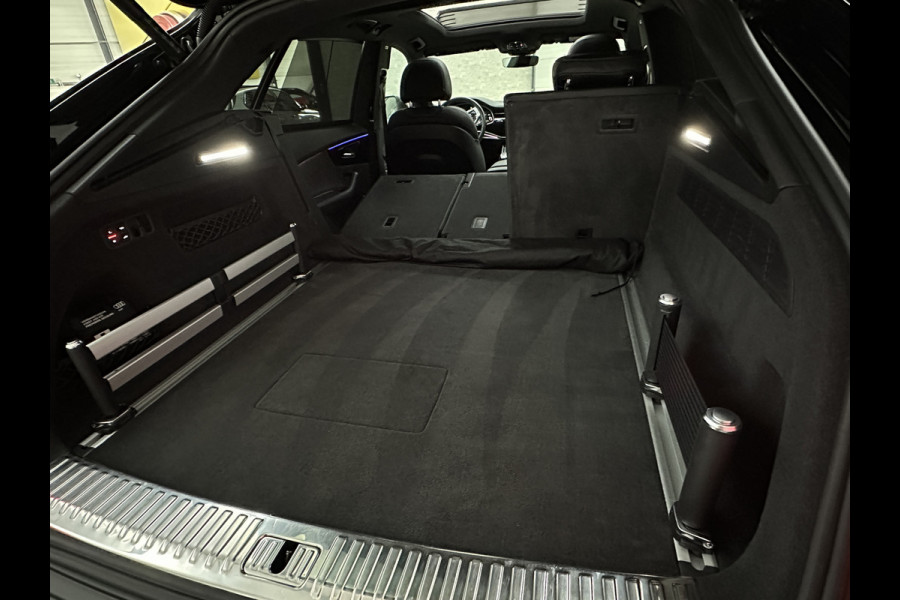Audi Q8 55 TFSI e Competition S-Line | RS Leder | 360 Camera | ACC | Panorama | Luchtvering | Softclose | LED-Matrix | Trekhaak | Lane & Side Assist | Led Sfeerverlichting | Keyless-Entry | Black-Optic | Rijklaar incl. Bovag Garantie.