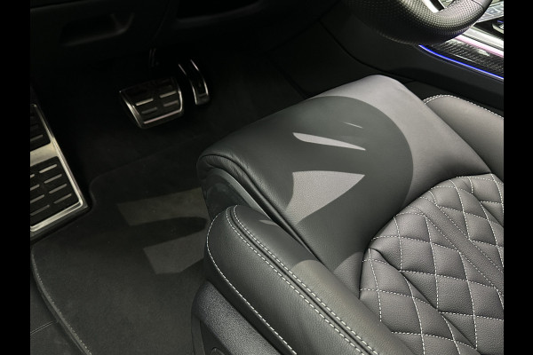 Audi Q8 55 TFSI e Competition S-Line | RS Leder | 360 Camera | ACC | Panorama | Luchtvering | Softclose | LED-Matrix | Trekhaak | Lane & Side Assist | Led Sfeerverlichting | Keyless-Entry | Black-Optic | Rijklaar incl. Bovag Garantie.