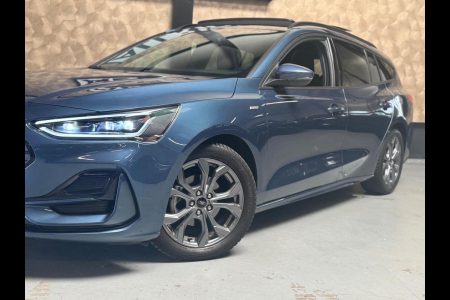 Ford FOCUS Wagon 1.0 EcoBoost Hybrid Active X ST Line | Pano | Trekhaak | Navi | PDC | stoel-\stuurverwarming