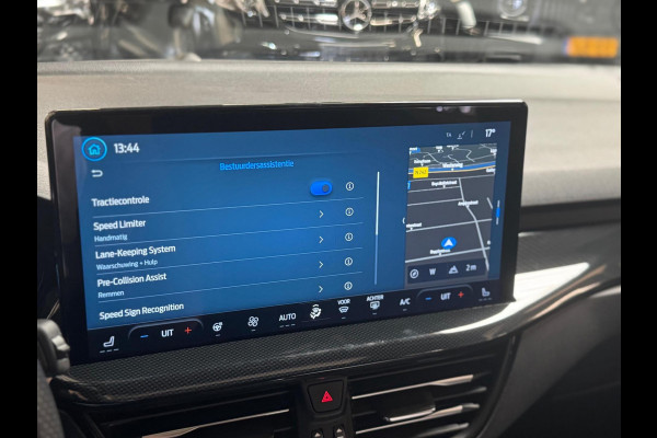 Ford FOCUS Wagon 1.0 EcoBoost Hybrid Active X ST Line | Pano | Trekhaak | Navi | PDC | stoel-\stuurverwarming