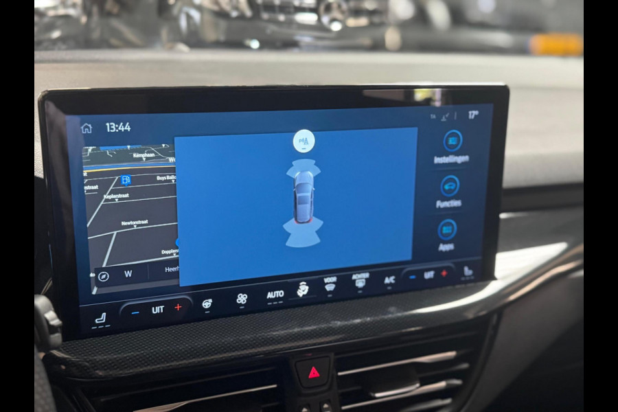 Ford FOCUS Wagon 1.0 EcoBoost Hybrid Active X ST Line | Pano | Trekhaak | Navi | PDC | stoel-\stuurverwarming
