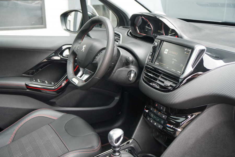 Peugeot 2008 1.2 PureTech GT-Line + TREKHAAK / APPLE CARPLAY / PANO / SENSOREN