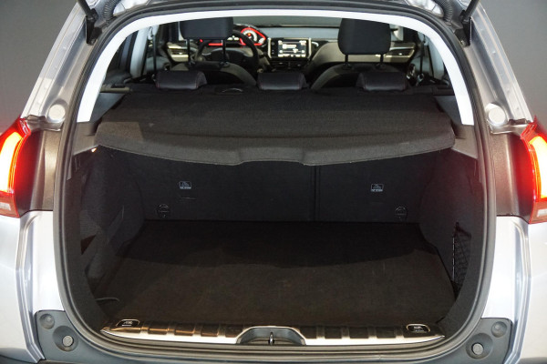 Peugeot 2008 1.2 PureTech GT-Line + TREKHAAK / APPLE CARPLAY / PANO / SENSOREN