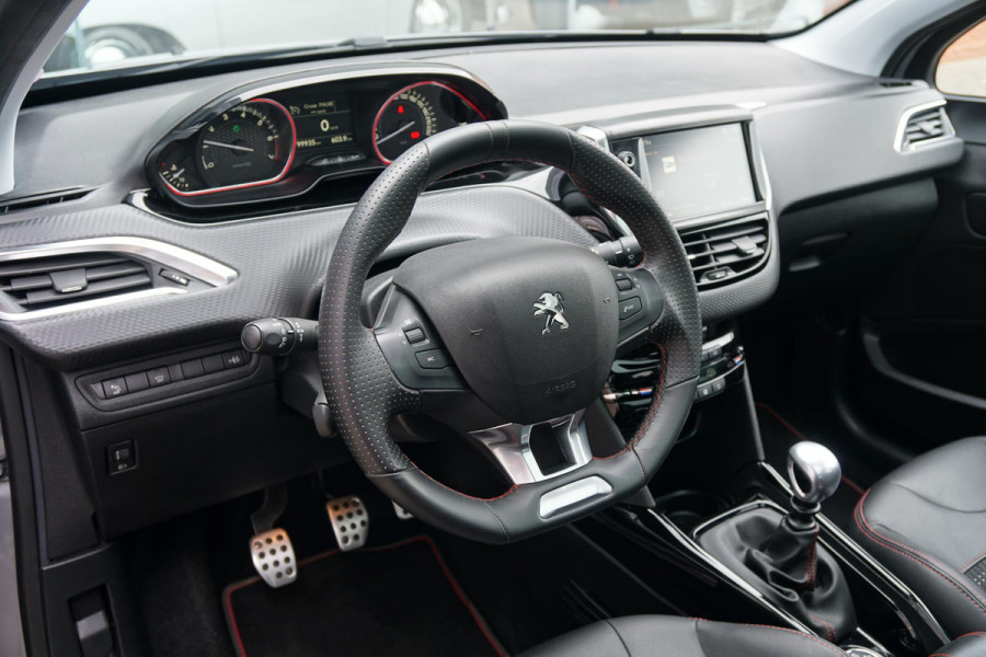 Peugeot 2008 1.2 PureTech GT-Line + TREKHAAK / APPLE CARPLAY / PANO / SENSOREN