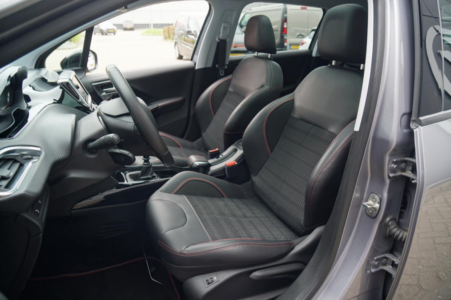 Peugeot 2008 1.2 PureTech GT-Line + TREKHAAK / APPLE CARPLAY / PANO / SENSOREN
