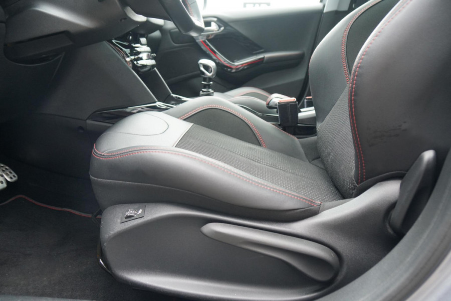 Peugeot 2008 1.2 PureTech GT-Line + TREKHAAK / APPLE CARPLAY / PANO / SENSOREN