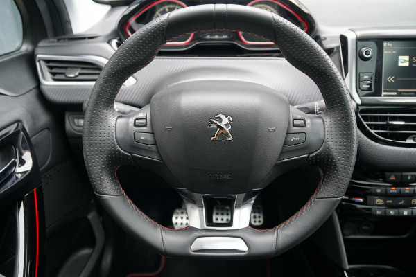 Peugeot 2008 1.2 PureTech GT-Line + TREKHAAK / APPLE CARPLAY / PANO / SENSOREN