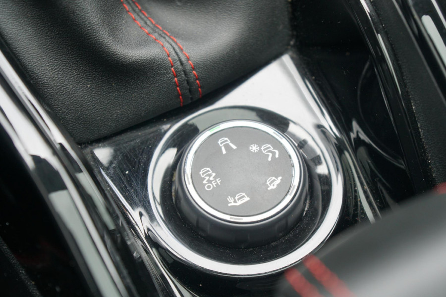 Peugeot 2008 1.2 PureTech GT-Line + TREKHAAK / APPLE CARPLAY / PANO / SENSOREN