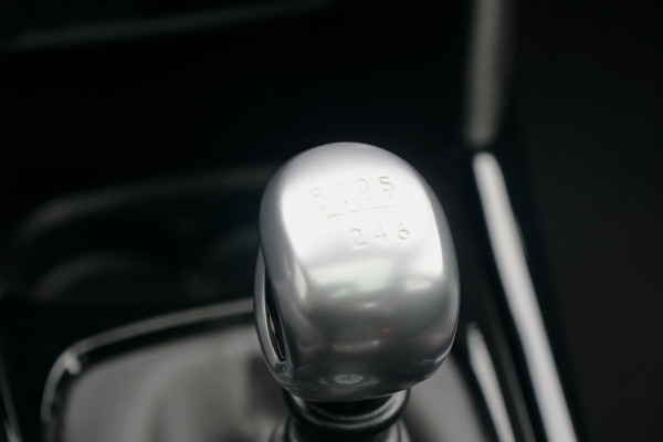 Peugeot 2008 1.2 PureTech GT-Line + TREKHAAK / APPLE CARPLAY / PANO / SENSOREN