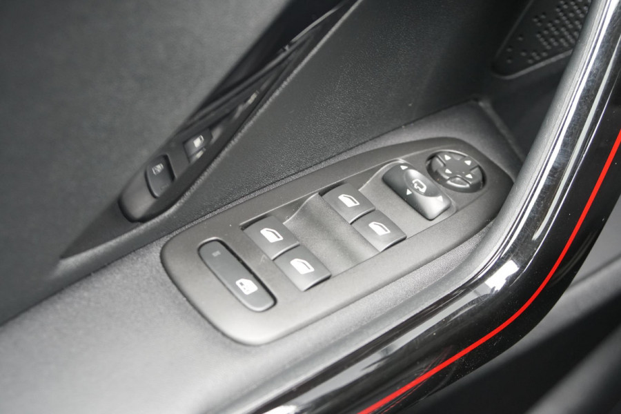 Peugeot 2008 1.2 PureTech GT-Line + TREKHAAK / APPLE CARPLAY / PANO / SENSOREN