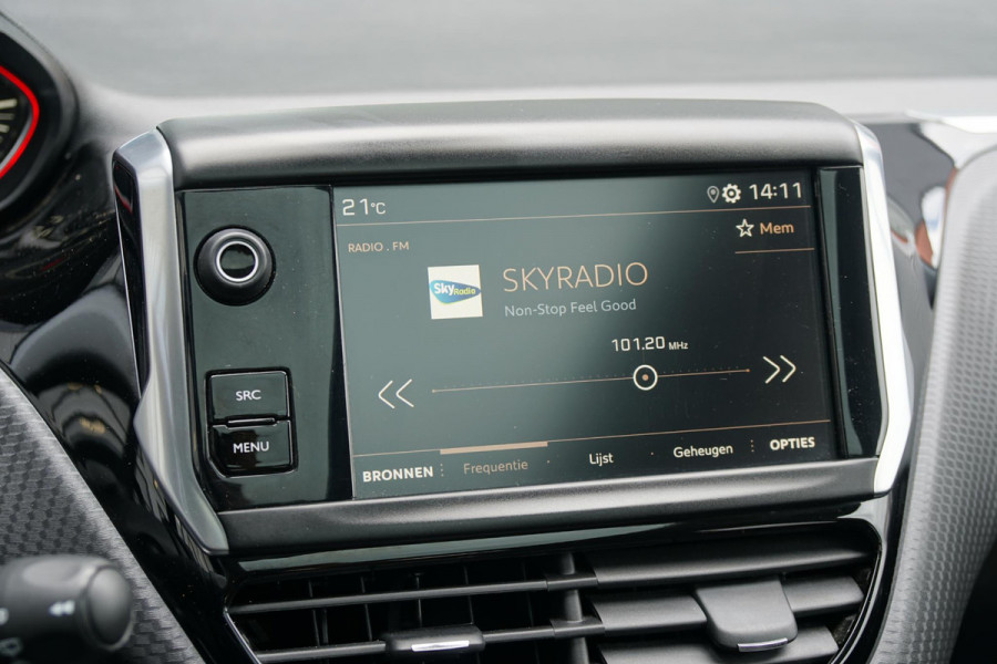 Peugeot 2008 1.2 PureTech GT-Line + TREKHAAK / APPLE CARPLAY / PANO / SENSOREN