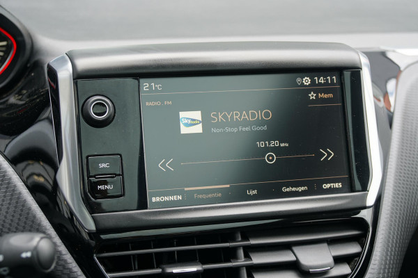 Peugeot 2008 1.2 PureTech GT-Line + TREKHAAK / APPLE CARPLAY / PANO / SENSOREN