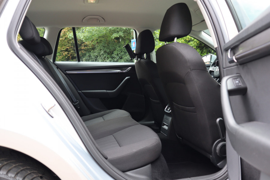 Škoda Octavia Combi 1.5 TSI Greentech Style Business | Carplay | Stoelverwarming | Navi |
