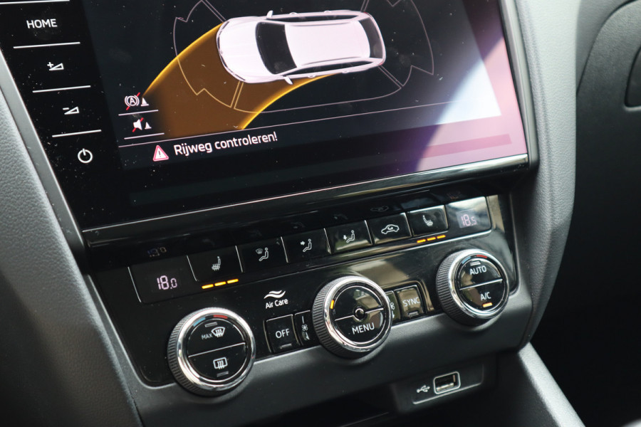 Škoda Octavia Combi 1.5 TSI Greentech Style Business | Carplay | Stoelverwarming | Navi |