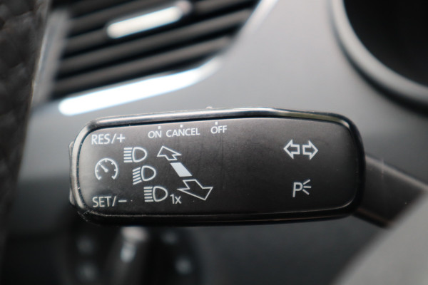 Škoda Octavia Combi 1.5 TSI Greentech Style Business | Carplay | Stoelverwarming | Navi |
