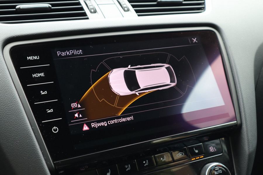 Škoda Octavia Combi 1.5 TSI Greentech Style Business | Carplay | Stoelverwarming | Navi |