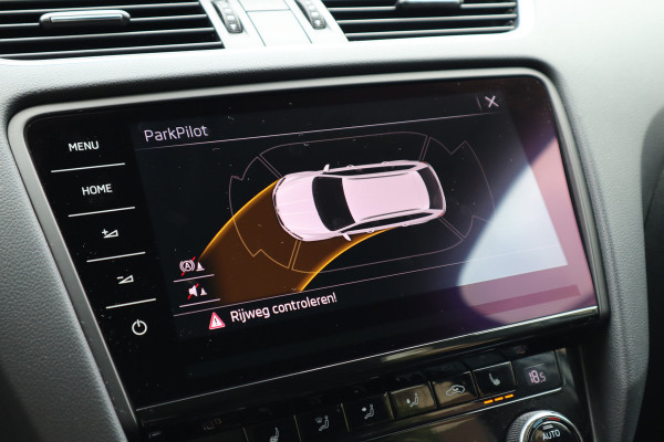 Škoda Octavia Combi 1.5 TSI Greentech Style Business | Carplay | Stoelverwarming | Navi |