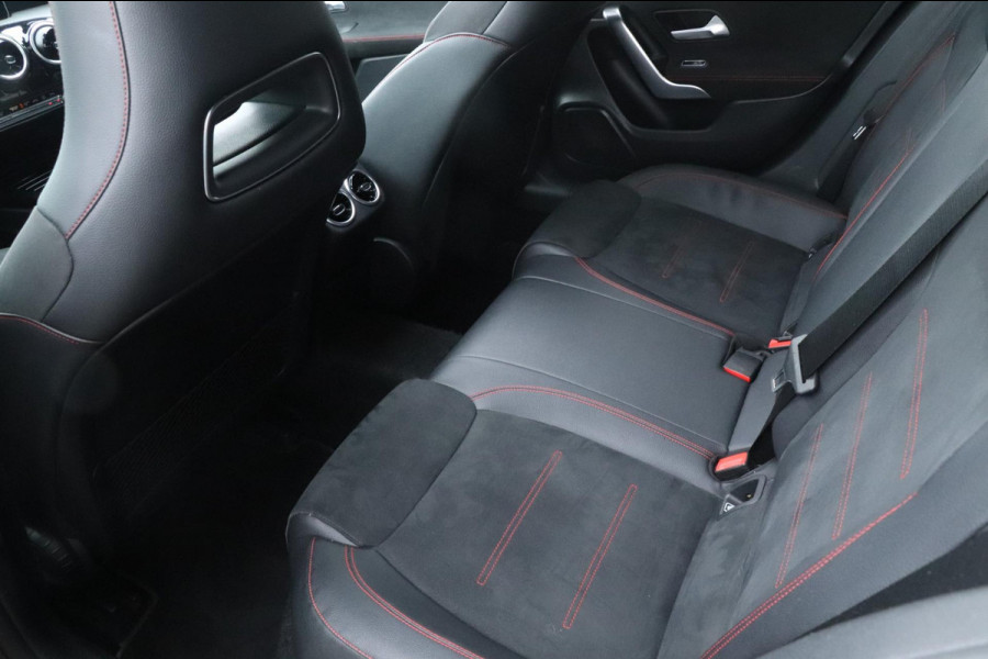 Mercedes-Benz A-Klasse A200 - Night Pakket - AMG - PANO - VOL!